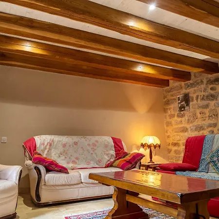 Des Grands-parents 4/6 Personnes Holiday home Saint-Etienne-du-Valdonnez