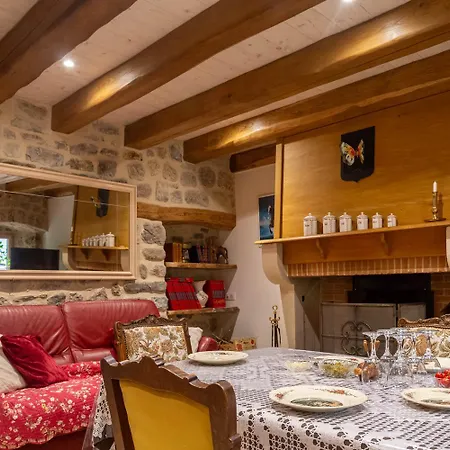 Holiday home Des Grands-parents 4/6 Personnes *